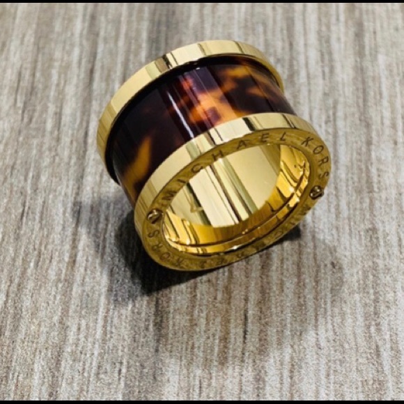 Michael Kors Jewelry - 🚨CLEARANCE🚨 Michael Kors Tortoise & Gold Ring